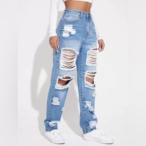 SHEIN EZwear Ripped Detail
Boyfriend Jeans